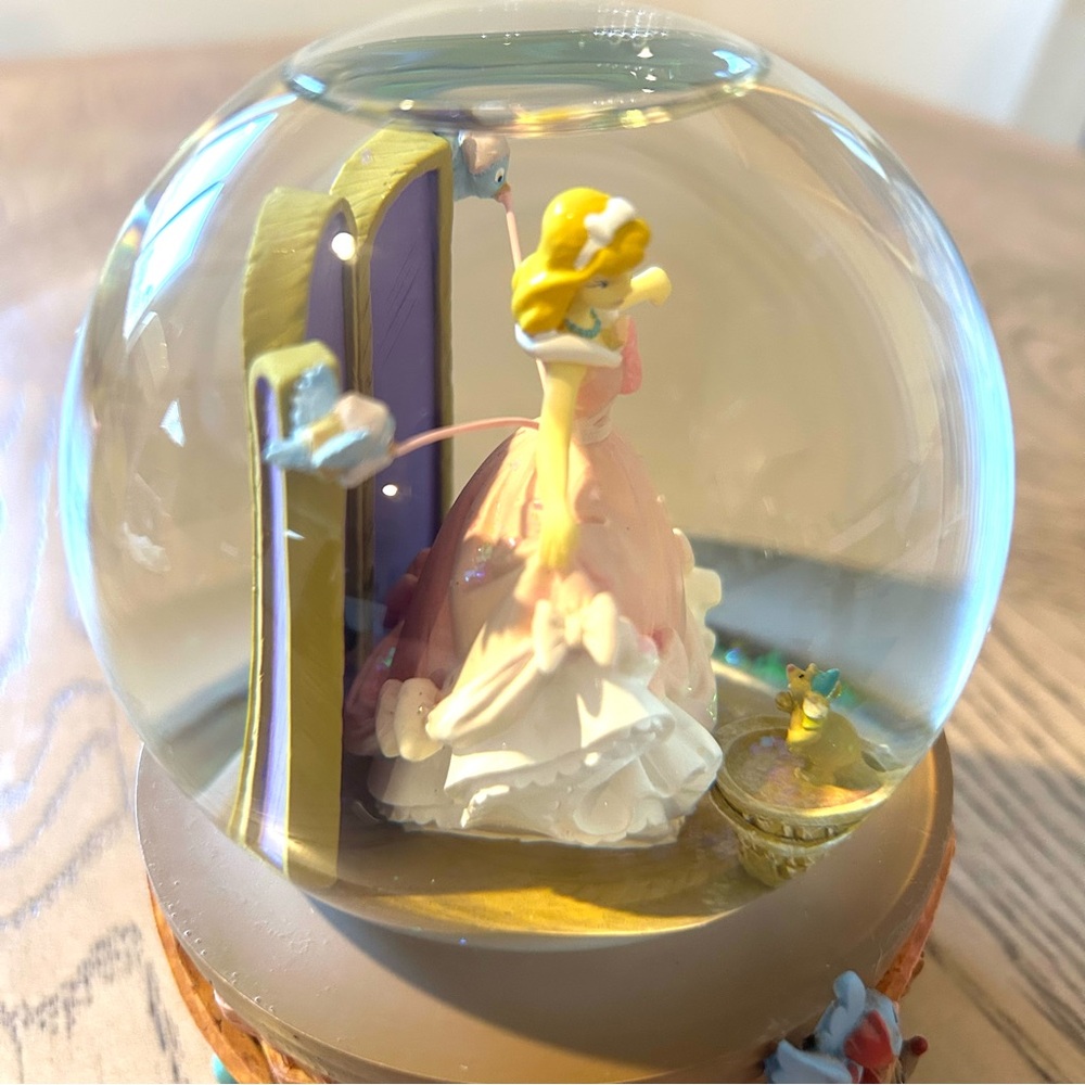 Disney Cinderella Snow Globe Music Box Enesco A Dream is a Wish Your Heart Makes - Picture 7 of 9